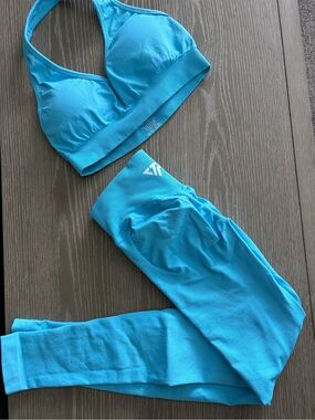 Keep that Pump Blue Athletic Sports Bra and Leggings Set